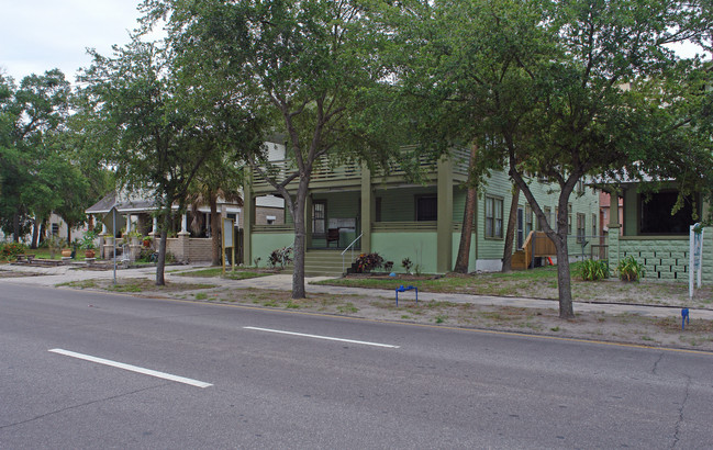 442 5th Ave N in St. Petersburg, FL - Foto de edificio - Building Photo