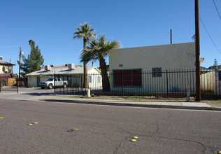 8939 N 8th St in Phoenix, AZ - Foto de edificio - Building Photo