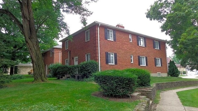 2200 W Schantz Ave, Unit 1 in Kettering, OH - Foto de edificio - Building Photo