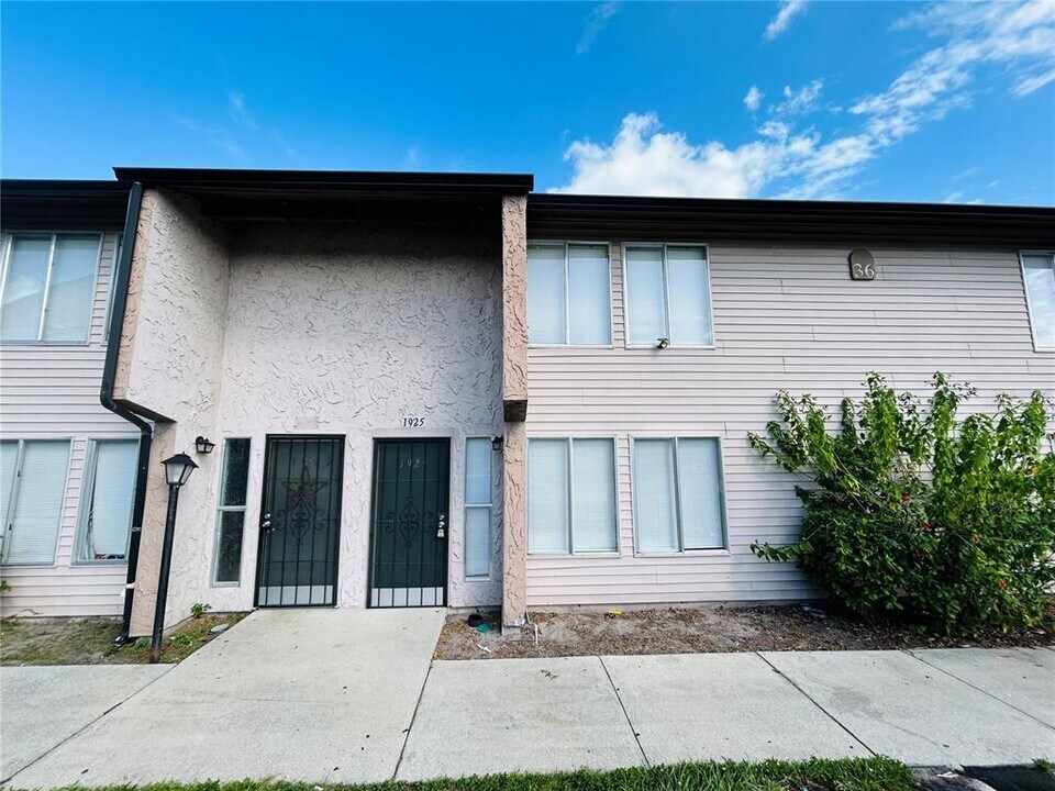 1925 Ludlow Ln in Orlando, FL - Building Photo
