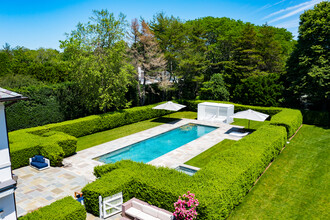 170 First Neck Lane in Southampton, NY - Foto de edificio - Building Photo