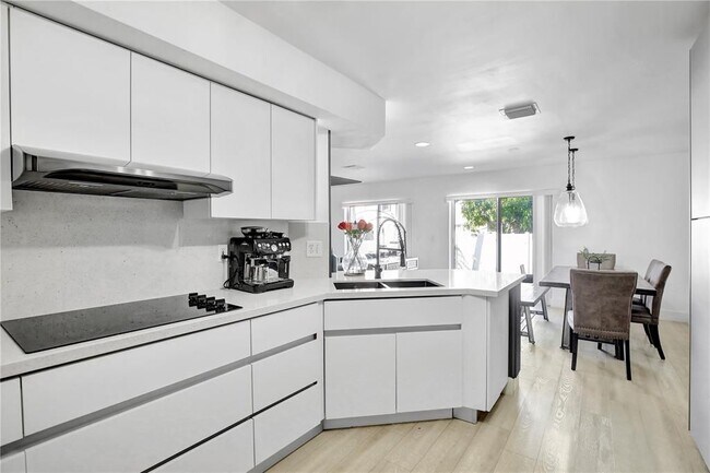5326 SW 126th Ave in Miramar, FL - Building Photo - Building Photo
