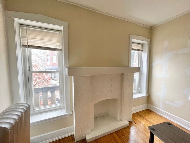 6538 N Lakewood Ave, Unit 6532-#6 Studio