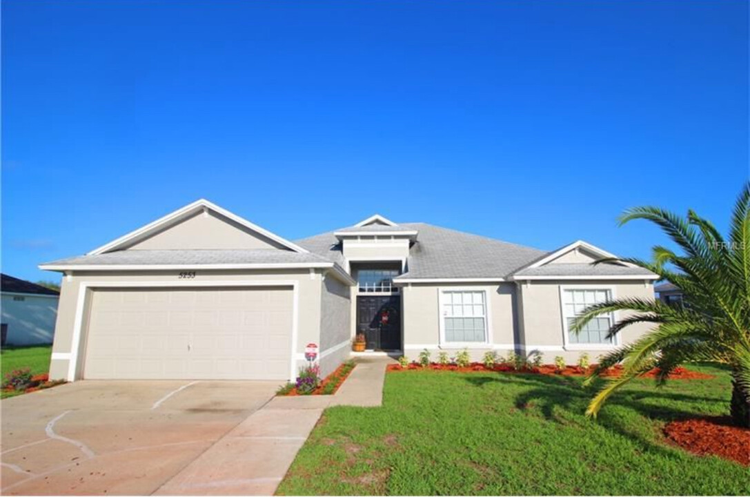 5253 English Dr in Lakeland, FL - Building Photo