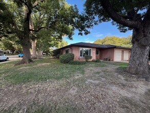 5477 Carlson Dr in Sacramento, CA - Building Photo - Building Photo
