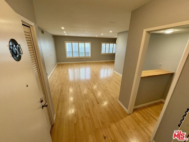 property at 1250 Kings Rd