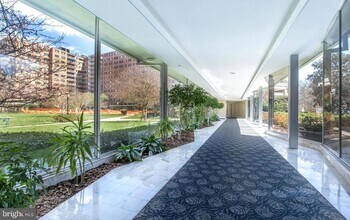 4201 Cathedral Ave NW, Unit 806W in Washington, DC - Building Photo - Building Photo