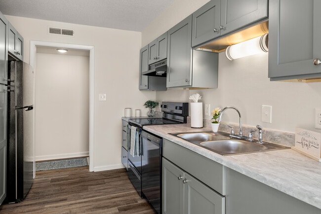 New Hanover Village Apartments in Wilmington, NC - Building Photo - Building Photo