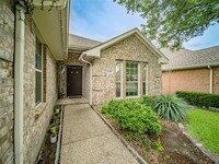 2657 Red Spruce Dr in Little Elm, TX - Foto de edificio - Building Photo