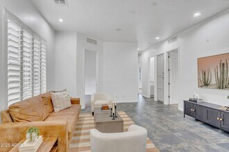 4756 E Ironhorse Rd in Gilbert, AZ - Foto de edificio - Building Photo