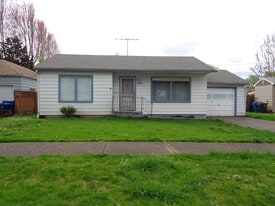 1945 23rd St NE in Salem, OR - Building Photo