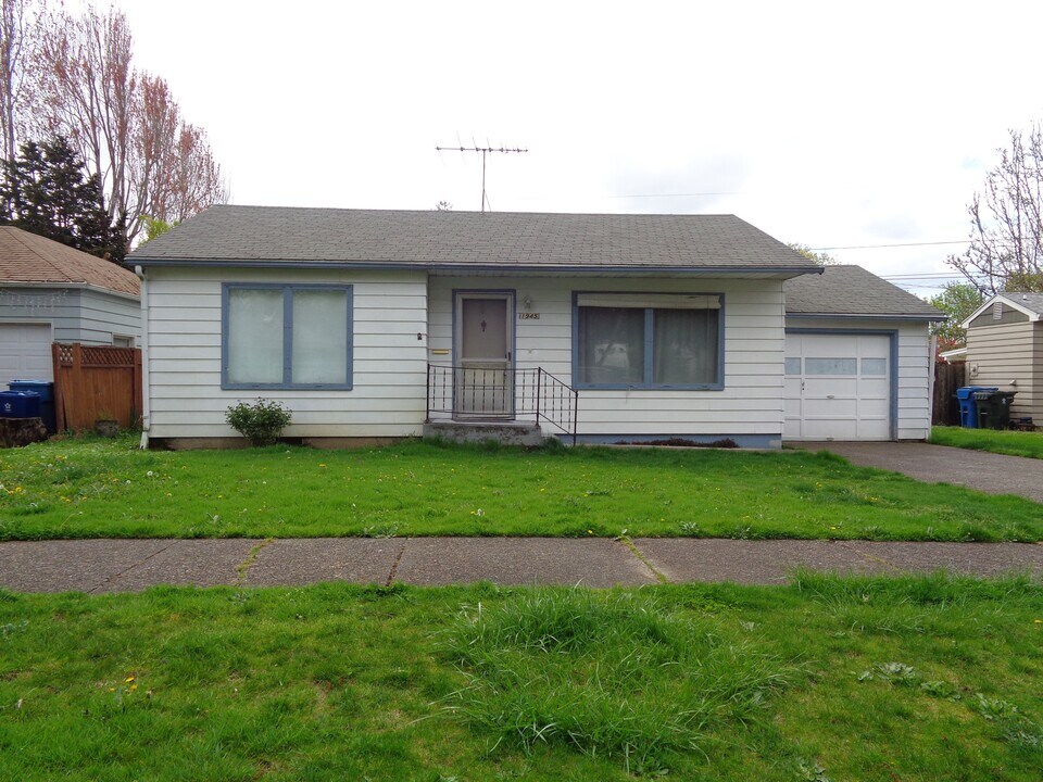 1945 23rd St NE in Salem, OR - Foto de edificio