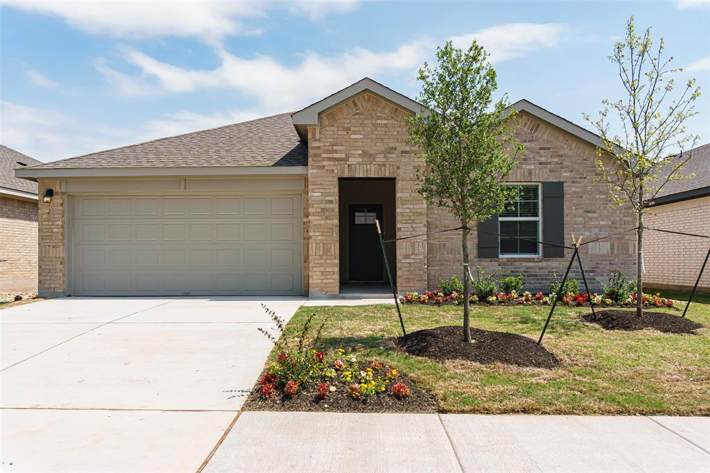 2424 Flank Skirt Dr in Leander, TX - Building Photo