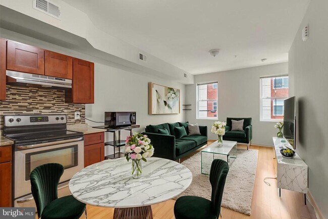 911 N 19th St-Unit -B in Philadelphia, PA - Building Photo - Building Photo