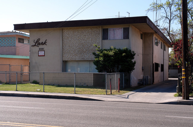 4310 Lennox Blvd in Inglewood, CA - Building Photo - Building Photo