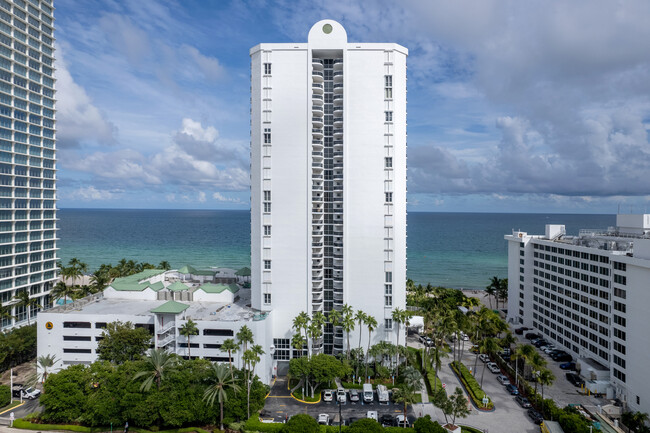 Sands Point in Sunny Isles Beach, FL - Foto de edificio - Building Photo