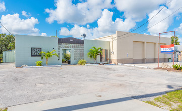 2317 N Cocoa Blvd in Cocoa, FL - Building Photo - Building Photo