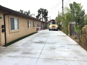 528 N Parker St in Orange, CA - Foto de edificio - Building Photo