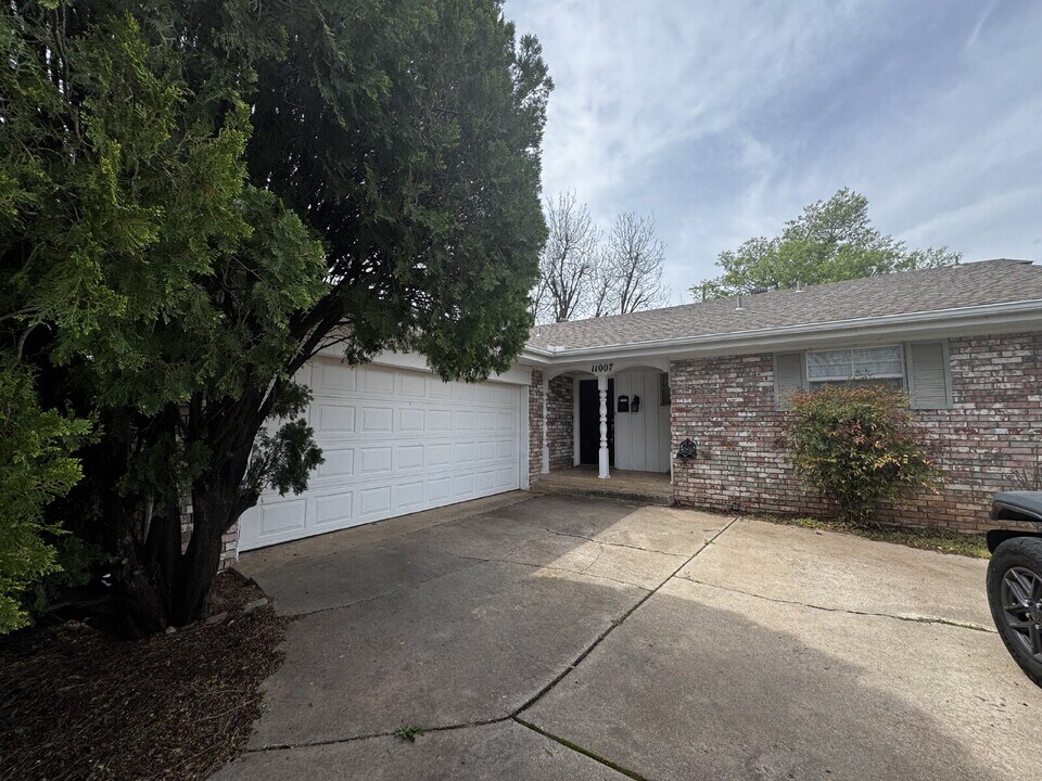 11007 Greystone Ave in Oklahoma City, OK - Building Photo
