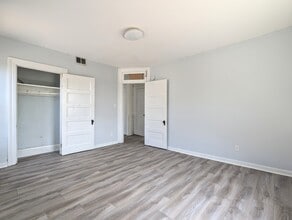 5401 Broad St, Unit FL2 in Pittsburgh, PA - Building Photo - Building Photo