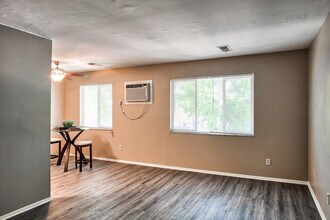 Continental Terrace in Bloomington, IN - Building Photo - Building Photo