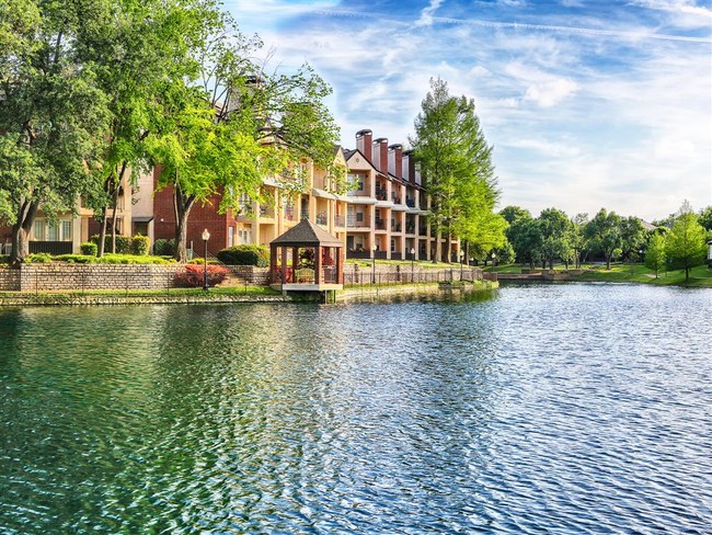 Tonti Lakeside in Dallas, TX - Foto de edificio - Building Photo