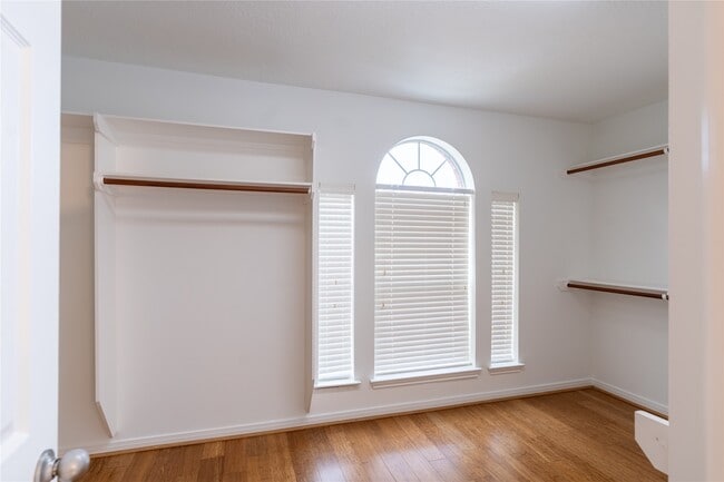 property at 2109 Auburn Shores Dr