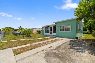 2502 Funston St in Hollywood, FL - Building Photo - Building Photo