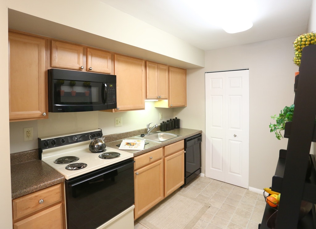 Colonial Crest Apartments in Emmaus, PA