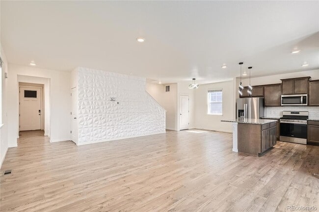 27664 E 1st Pl in Aurora, CO - Foto de edificio - Building Photo