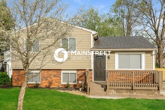 9420 Wood Hollow Rd in Louisville, KY - Foto de edificio - Building Photo