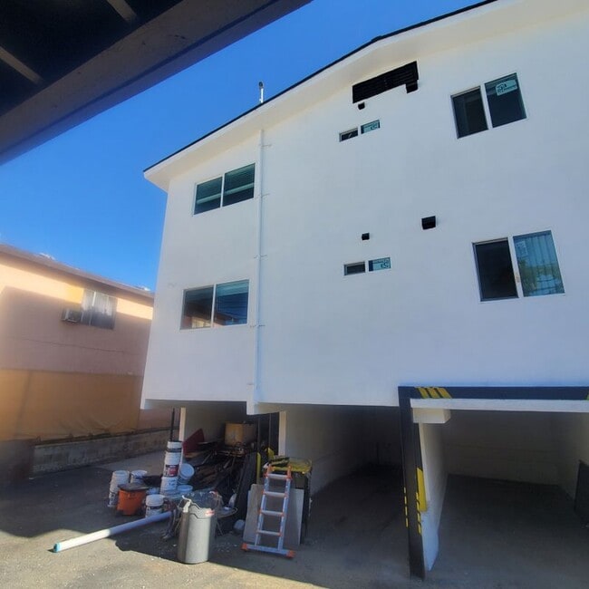 7119 Mountain View Ave in Huntington Park, CA - Foto de edificio - Building Photo