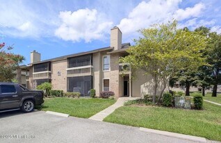 10200 Belle Rive Blvd, Unit 72 in Jacksonville, FL - Building Photo