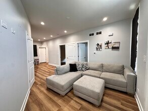2613 W Ogden Ave in Chicago, IL - Building Photo - Building Photo
