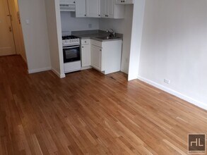 WEST 72 STREET, Unit 3E in New York, NY - Foto de edificio - Building Photo