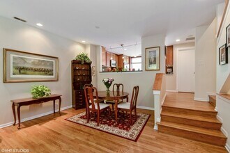 2910 N Commonwealth Ave in Chicago, IL - Building Photo - Building Photo