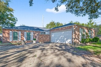 13702 Ella Lee Ln in Houston, TX - Building Photo - Building Photo