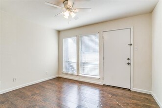 4301 Hartford St-Unit -120 in Dallas, TX - Building Photo - Building Photo