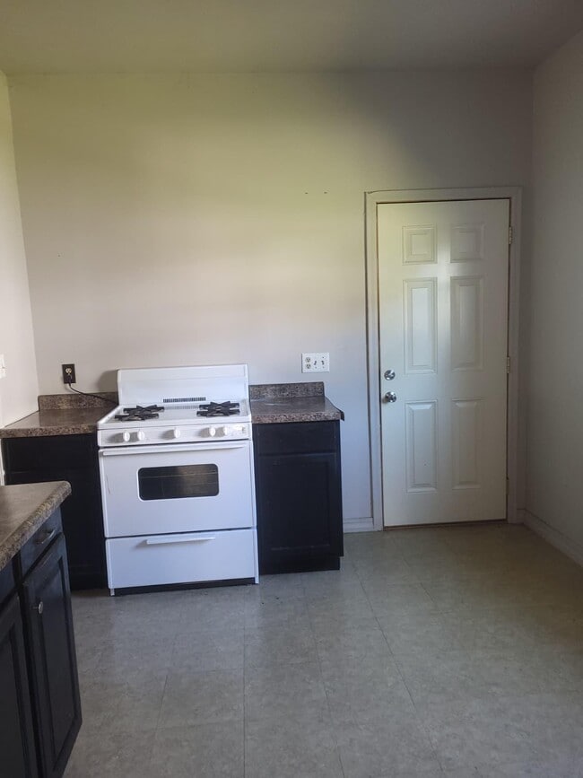 property at 737 E 4th St