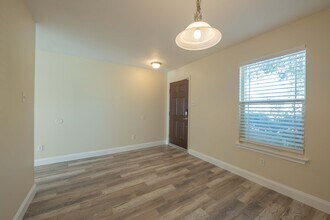 529 W Metcalfe St in Hutto, TX - Building Photo - Building Photo