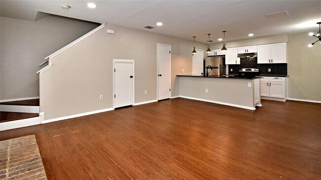 4411 Whispering Valley Dr in Austin, TX - Building Photo - Building Photo