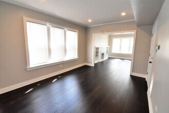 4205 N Pulaski Rd in Chicago, IL - Building Photo - Building Photo