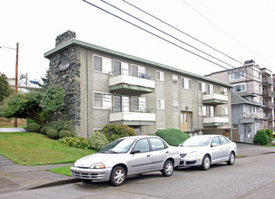 Helanne Apartments in Seattle, WA - Foto de edificio - Building Photo