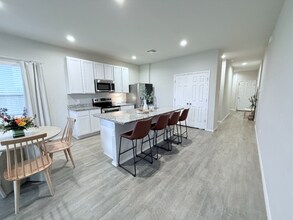 518 Pleasanton Way in San Antonio, TX - Building Photo - Building Photo