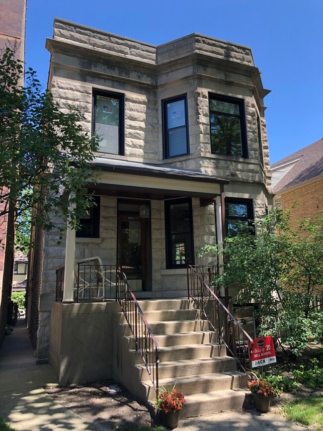 property at 3855 N Hoyne Ave