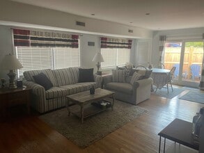 301 Swans Wharf Row in Newport, RI - Building Photo - Building Photo