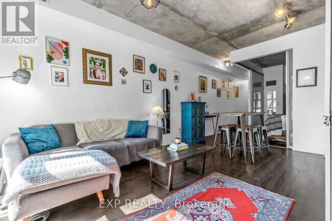 8 Gladstone Ave in Toronto, ON - Building Photo - Building Photo