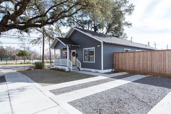 4734 Bell St in Houston, TX - Building Photo - Building Photo