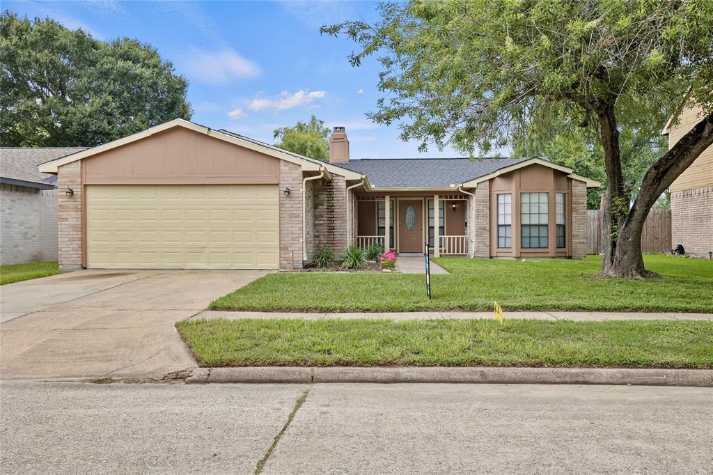 8019 Summer Pl Dr in Humble, TX - Foto de edificio