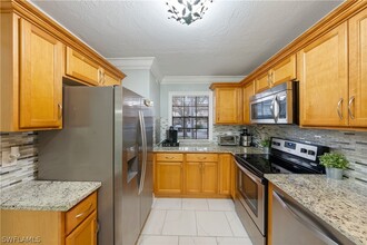 5312 Treetops Dr-Unit -H-102 in Naples, FL - Building Photo - Building Photo